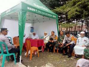 Kapolsek Ciawi Silaturahmi dengan Tokoh Agama saat Amankan Peringatan Maulid Nabi di Masjid Amaliyah Ciawi