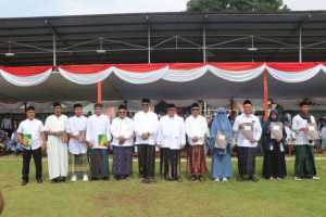 Ketua DPRD Kabupaten Sukabumi Hadiri Peringatan Hari Santri 2025, Ribuan Santri Padati Stadion Korpri Cisaat