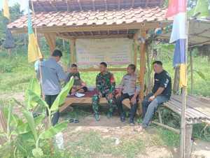 Berikan Himbauan Kamtibmas, Bhabinkamtibmas Desa Lumpang Polsek Parungpanjang Laksanakan Sambang Warga Bersama Babinsa