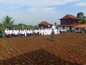 Kapolsek Dramaga Bersama Forkompimcam Kecamatan Dramaga Hadir Dalam Giat Upacara Hari Santri Nasional Tahun 2025 Tingkat Kecamatan Dramaga