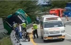 Bus pariwisata terguling di tol Pemalang, 3 orang tewas