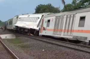 KA Purwojaya anjlok di Bekasi, jadwal KRL terdampak