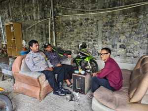 Bhabinkamtibmas Desa Kopo Sambang Warga Sampaikan Himbauan Kamtibmas di Kecamatan Cisarua