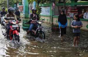 7 hari banjir Semarang: 3 Tewas, 23 Kelurahan terendam, jalur Pantura lumpuh