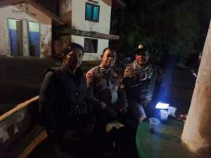 Bhabinkamtibmas Polsek Cisarua Polres Bogor Kontrol Pos Kamling dan Sampaikan Pesan Kamtibmas