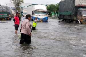 Lebih dari sepekan dilanda banjir, warga Semarang merasa frustrasi