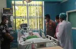 Kapolda Sumut menangis saat jenguk mahasiswi korban ditabrak polisi mabuk