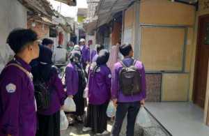 Polsek Nanggung Bersama Mahasiswa KKN Turut Serta Menyalurkan Sembako, DI Desa Kalongliud