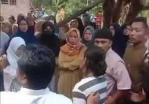 Emak-emak kembali beraksi, kali ini gerebek sarang narkoba di Labuhanbatu