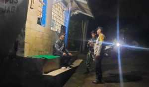 Bhabinkamtibmas Polsek Cisarua Polres Bogor Kontrol Pos Kamling dan Sampaikan Pesan Kamtibmas