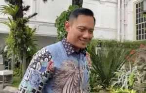 Peluang bayar utang Kereta Cepat Whoosh pakai APBN? ini kata AHY