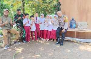 Sinergitas TNI-POLRI dengan Sekolah Wilayah Desa Binaan Giat Coolingsistem, Untuk Menjaga Harkamtibmas Wilayah