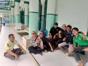 Bhabinkamtibmas Desa Parakanjaya Sambang dan Ngariung Bareng Security serta Driver Sekolah Ummul Quro