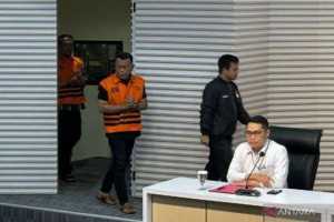 Jadi tersangka, Bupati Ponorogo Sugiri Sancoko dan 3 orang lainnya langsung ditahan