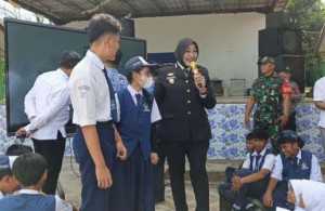 Kapolsek Dramaga Laksanakan Kegiatan Sosialisasi Sekolah SMA Kemala Taruna Bhayangkara Gunung Sindur Di SMPN 2 Dramaga. 