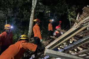 2 orang tewas dan 21 hilang akibat longsor di Cilacap 