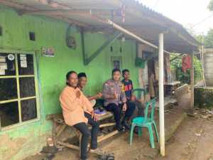 Bhabinkamtibmas Polsek Ciampea laksanakan sambang desa dan jalin komunikasi dengan tokoh masyarakat Desa Benteng