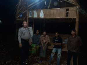 Bhabinkamtibmas Polsek Rumpin Kontrol Satkamling untuk Antisipasi Kerawanan Kamtibmas di Desa Mekarsari