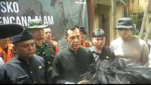 Wabup Bogor Jaro Ade tinjau korban bencana di Ciseeng ‎