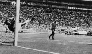 Ronny Pasla, kiper legendaris Indonesia, wafat, berikut karir dan rekam jejaknya