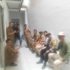 Bhabinkamtibmas Wilayah Hukum Polsek Dramaga Giat Sambang Ke Kantor Desa Ciherang