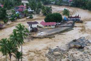 Korban jiwa banjir dan longsor di Sumbar capai 61 orang