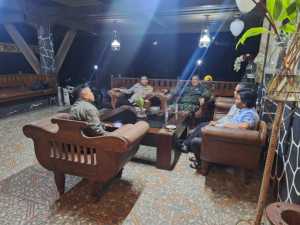 Bhabinkamtibmas Polsek Cisarua Polres Bogor Kontrol Pos Kamling dan Sampaikan Pesan Kamtibmas