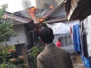 Diduga Korsleting Listrik, 5 Rumah di Nanggung di Lalap Si jago Merah