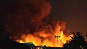 Kebakaran hebat lahap gudang PT Dua Kelinci di Pati