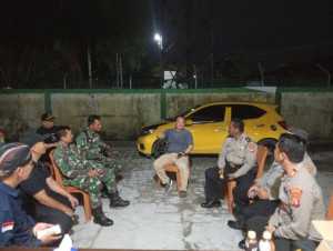 Pastikan Situasi Aman dan Kondusif, Babinsa Kodim 1016/Plk Adakan Pemantauan Pos Kamling di Wilayahnya