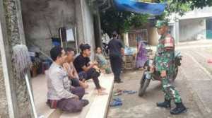 Bersinergi, Bhabinkamtibmas Polsek Parung dan Babinsa Koramil 0621/22 beri imbauan kamtibmas kepada warga