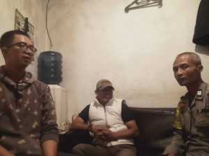 Bhabinkamtibmas Polsek Cisarua Polres Bogor Cek Pos Keamanan Lingkungan dan Siskamling Warga