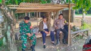 Pererat Silaturahmi dan Jaga Kondusifitas, Bhabinkamtibmas Polsek Kemang Sambangi Warga Desa Tegal