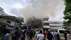 Kebakaran gedung drone di Kemayoran, 15 karyawan terjebak