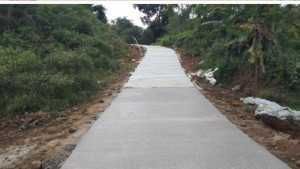 Pemasangan Prasasti Normalisasi Jalan Rabat Beton di Desa Ciluksa Menggunakan Dana Desa TA 2025.