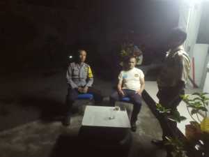 Bhabinkamtibmas Polsek Cisarua Polres Bogor Cek Pos Keamanan Lingkungan dan Siskamling Warga, Sampaikan Pesan Kamtibmas