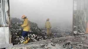 Gudang paket bekas di Gunung Putri Bogor terbakar, diduga tak berizin
