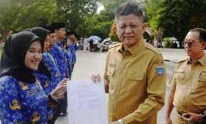 Bupati Lanosin Tekankan Disiplin ASN Saat Ribuan PPPK Paruh Waktu Dikukuhkan di OKU Timur