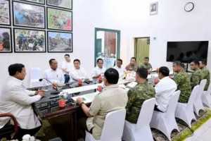 Tiba di Sumbar, Prabowo langsung gelar ratas penanganan bencana