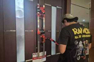 Breaking News! KPK segel ruang kerja Bupati Bekasi