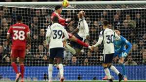 Akhiri duel sengit dengan 9 pemain, Tottenham ditumbangkan Liverpool 1-2