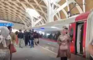 Ribuan turis Malaysia padati kereta cepat Whoosh saat libur Nataru