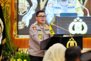 Berantas Kejahatan Transnasional, Polri Tangkap dan Serahkan 14 Buron Interpol Red Notice 