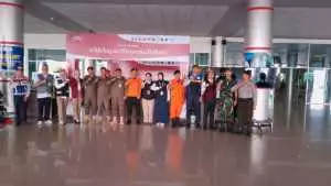Pastikan Keamanan Dan Kenyamanan Penumpang, Anggota Kodim 1016/Plk Laksanakan Pengamanan Di Bandara Tjilik Riwut