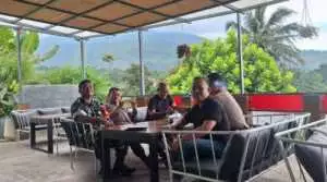 Sinergitas TNI-POLRI di Cijeruk, Bhabinkamtibmas dan Babinsa Sambangi Warga Desa Pasir Jaya,.