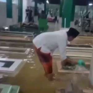 Hujan deras di serang banten sampai tempat ziarah terendam banjir