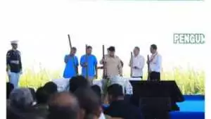 Wabub jaro ade menghadiri panen raya di karawang dan pengumuman swasembada