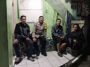 Polsek Cisarua Polres Bogor laksanakan sambang dan kontrol pos kamling Desa Citeko