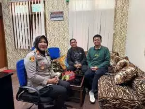 Kapolsek Megamendung Menerima Masyarakat Megamendung Melaksanakan Program Jumat Curhat
