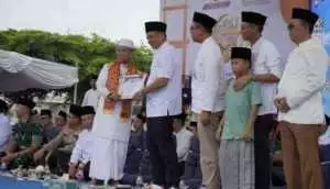 Refleksi Spiritual HUT ke-22 OKU Timur Hadirkan Ustadz Das’ad Latif, Ribuan Warga Padati Lapangan
